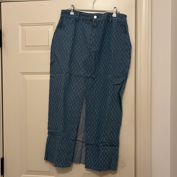 Light Wash Denim Textured Raw Hem Midi Skirt/NWT/L - Picture 13 of 16